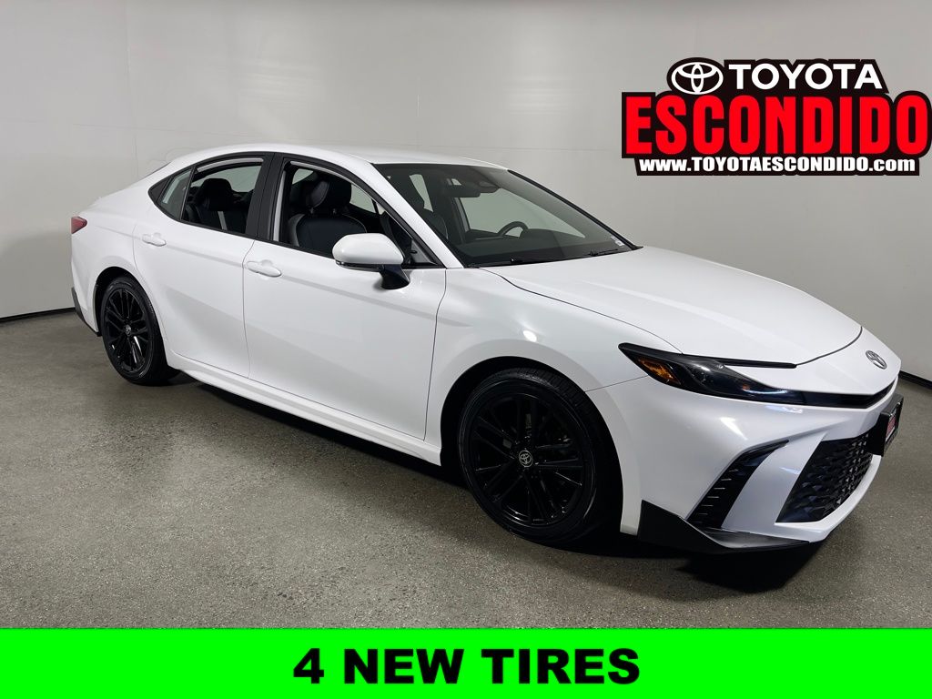 2025 Toyota Camry SE's photo