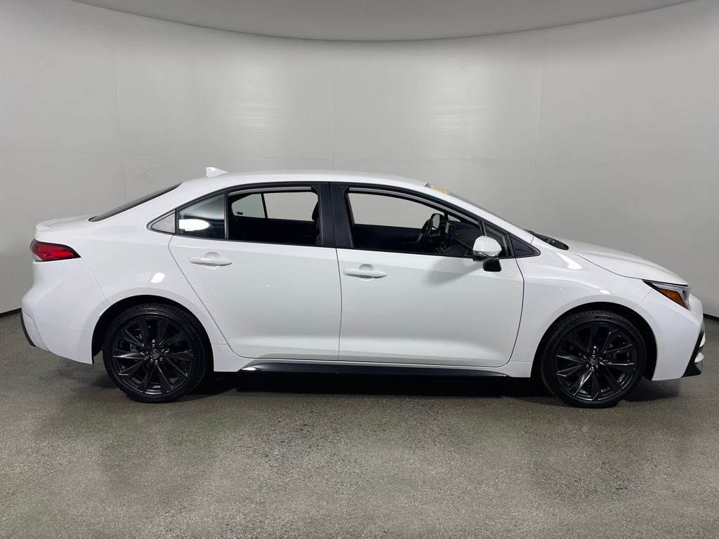 2025 Toyota Corolla SE photo 2