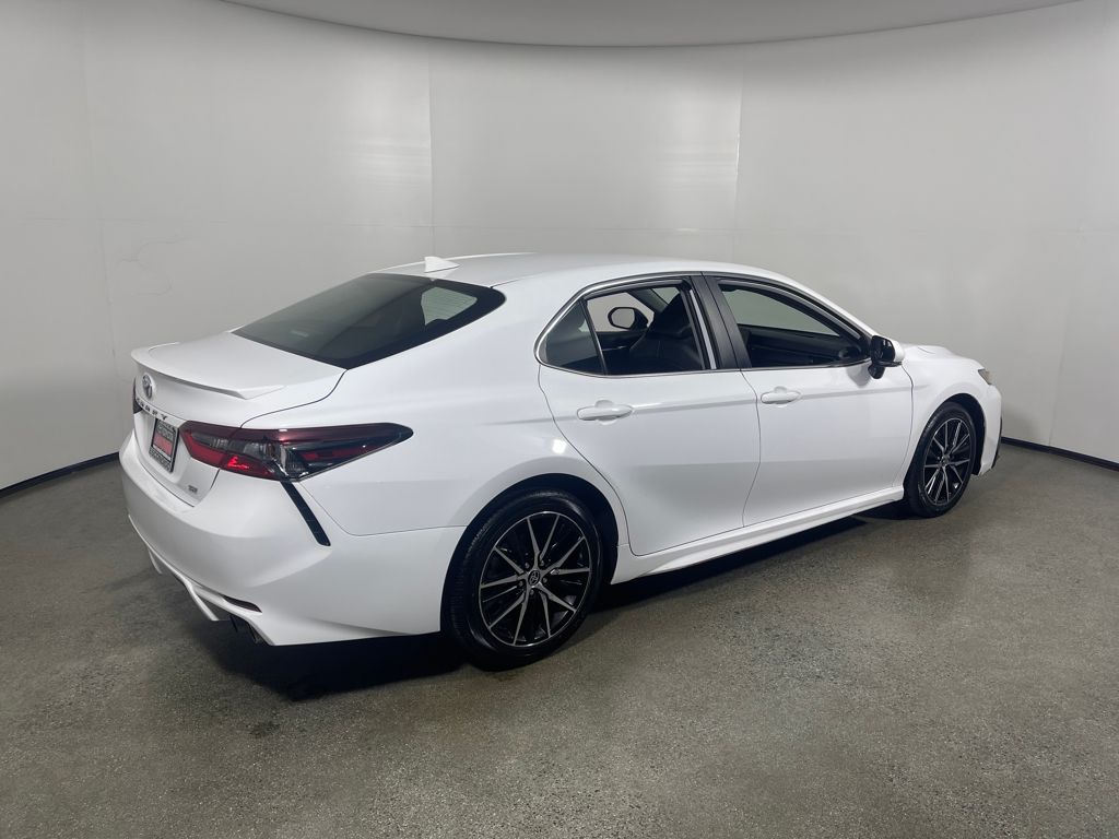 2023 Toyota Camry SE photo 3