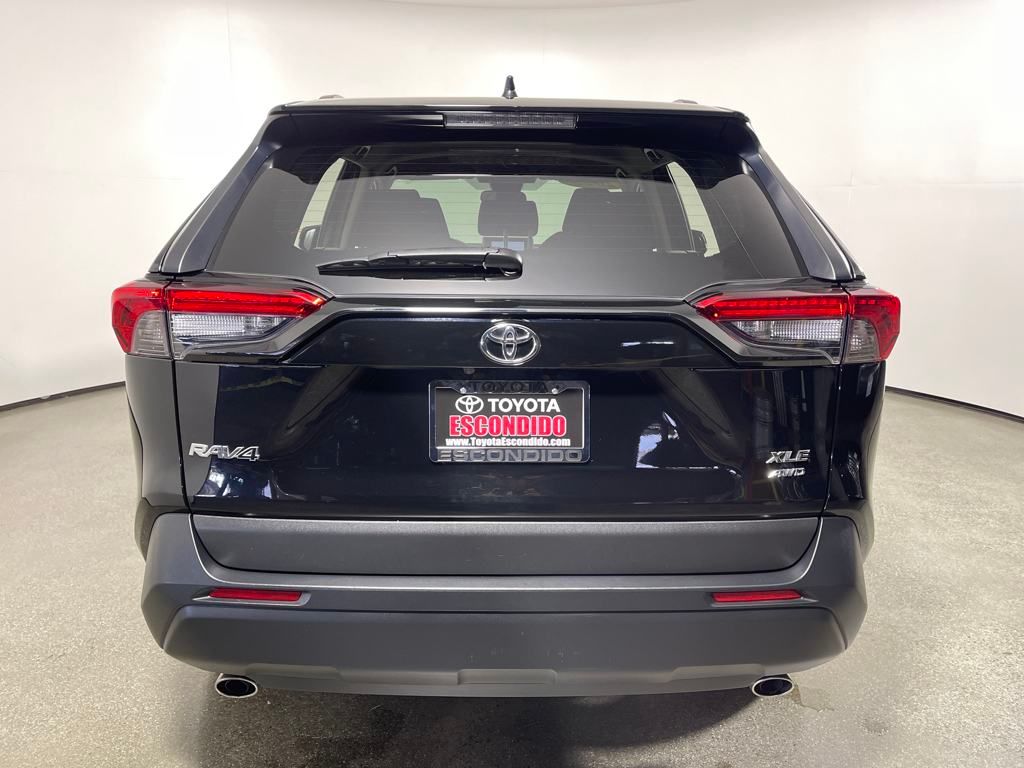 2023 Toyota RAV4 XLE photo 4