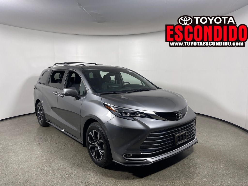 2026 Toyota Sienna Platinum's photo