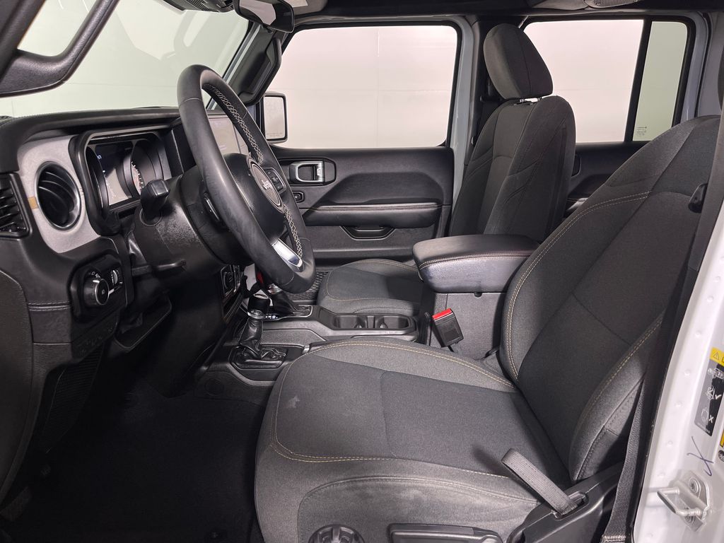 2025 Jeep Wrangler 4-Door Sahara - Photo 12