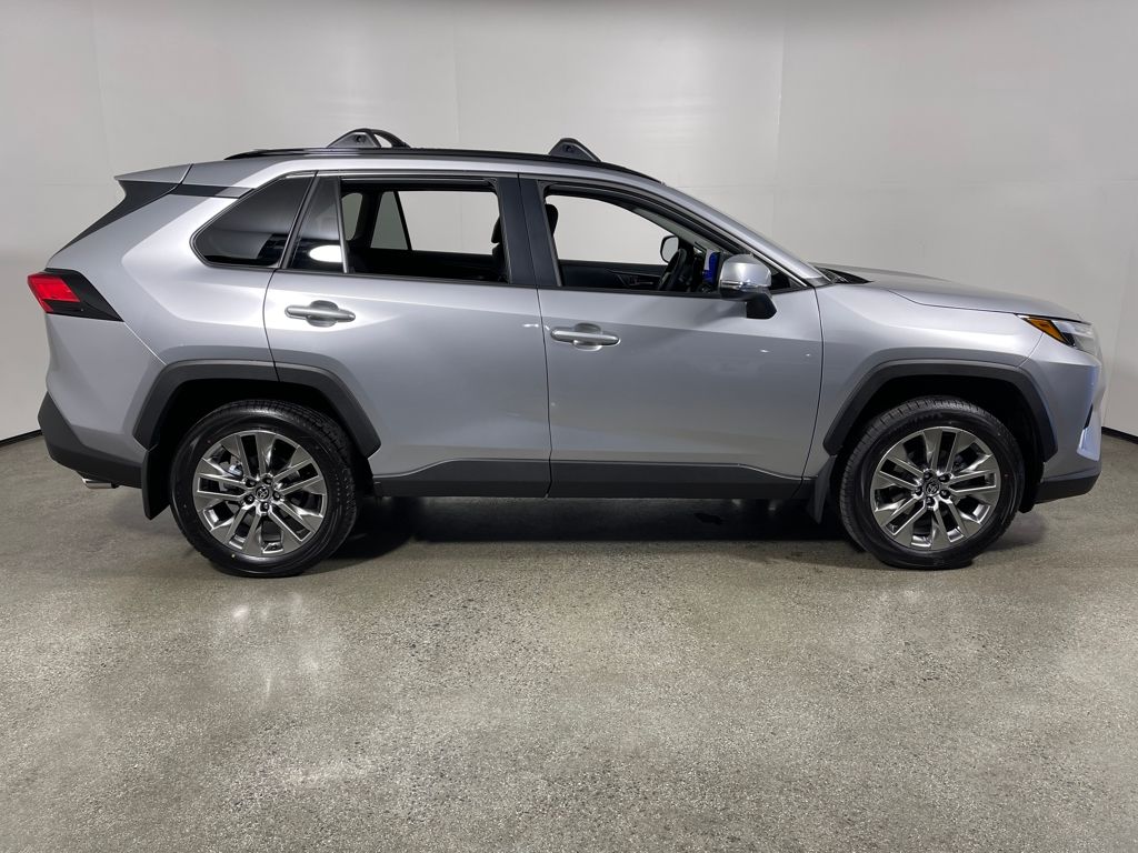 2025 Toyota RAV4 XLE Premium photo 2