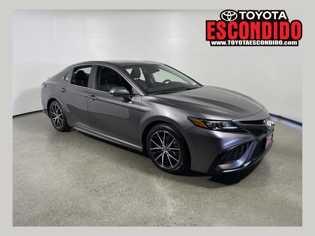 2023 Toyota Camry SE Hybrid's photo