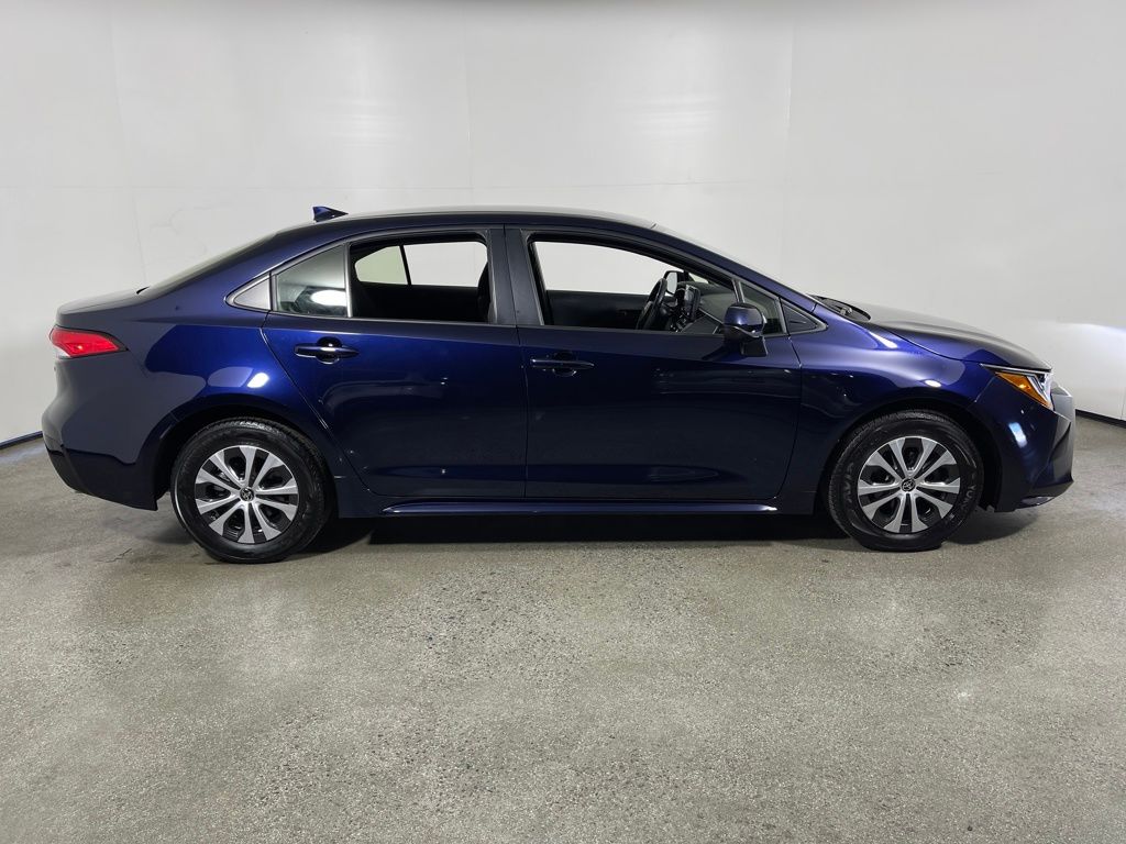 Certified 2022 Toyota Corolla LE with VIN JTDEAMDE8NJ058343 for sale in Kansas City