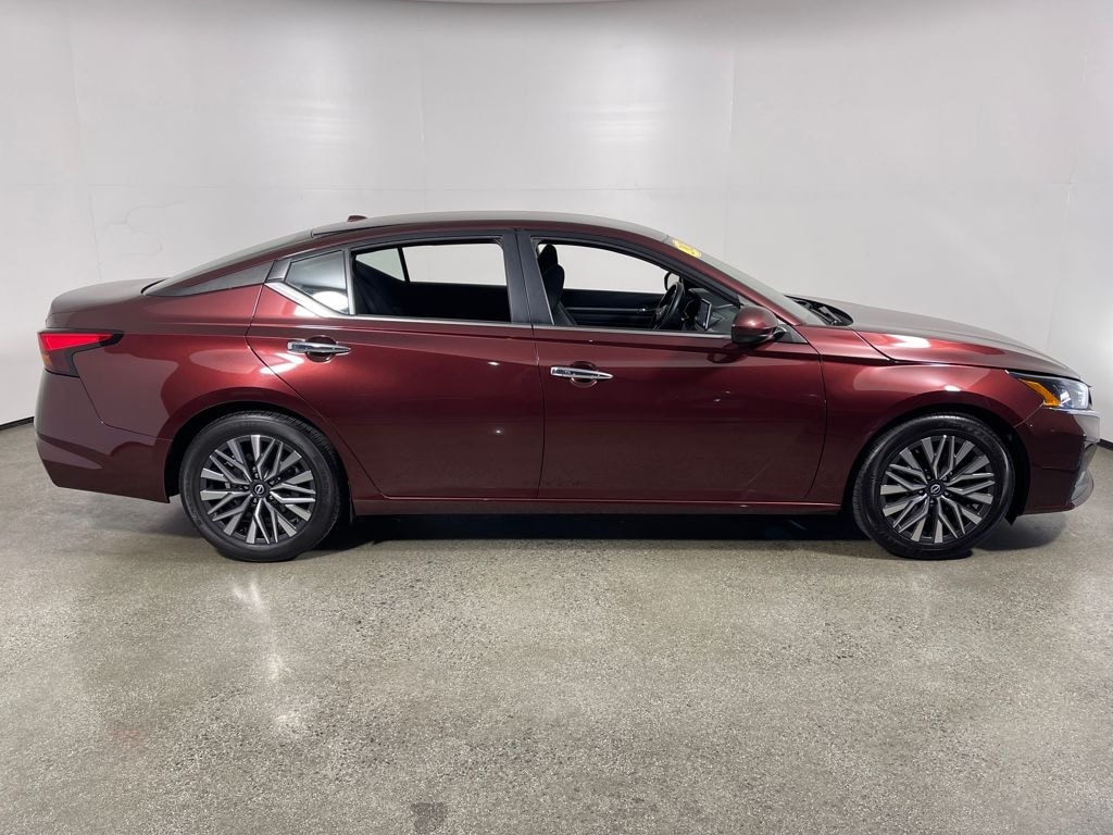 Used 2023 Nissan Altima 2.5 SV Sedan