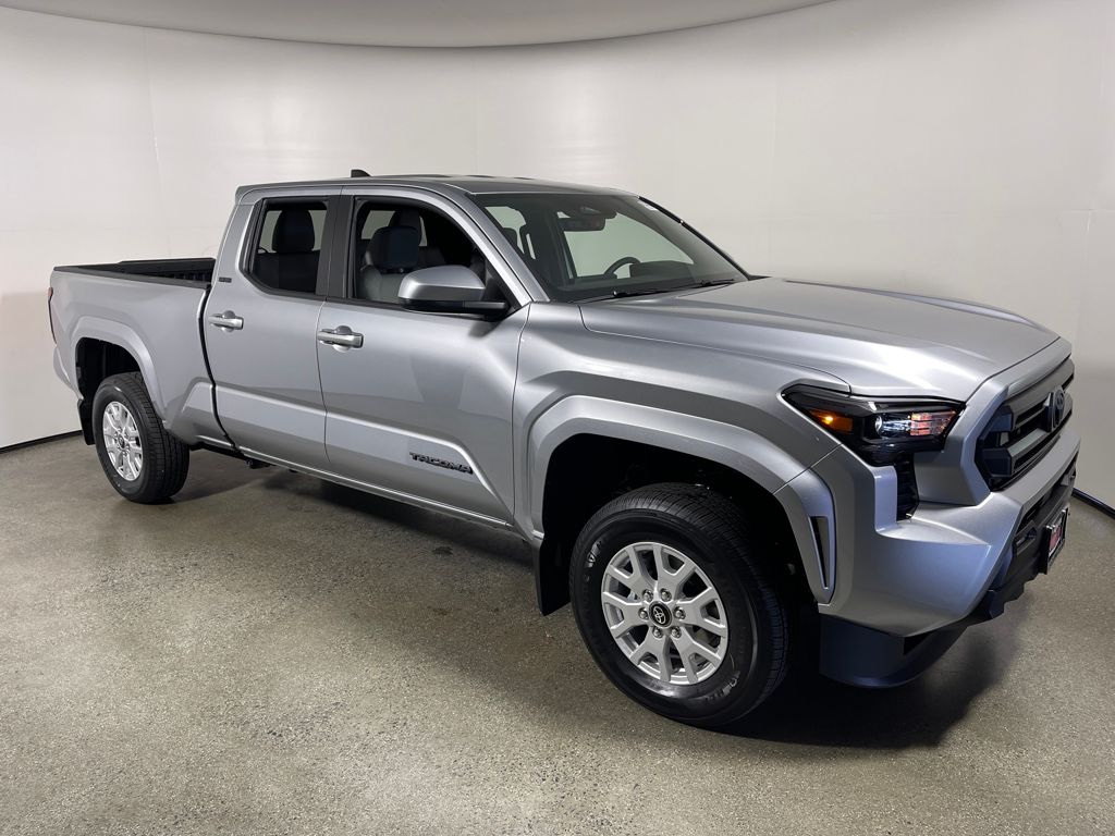 2025 Toyota Tacoma SR5's photo