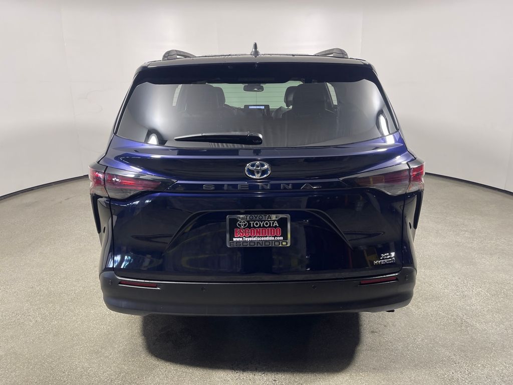 2023 Toyota Sienna XLE photo 4