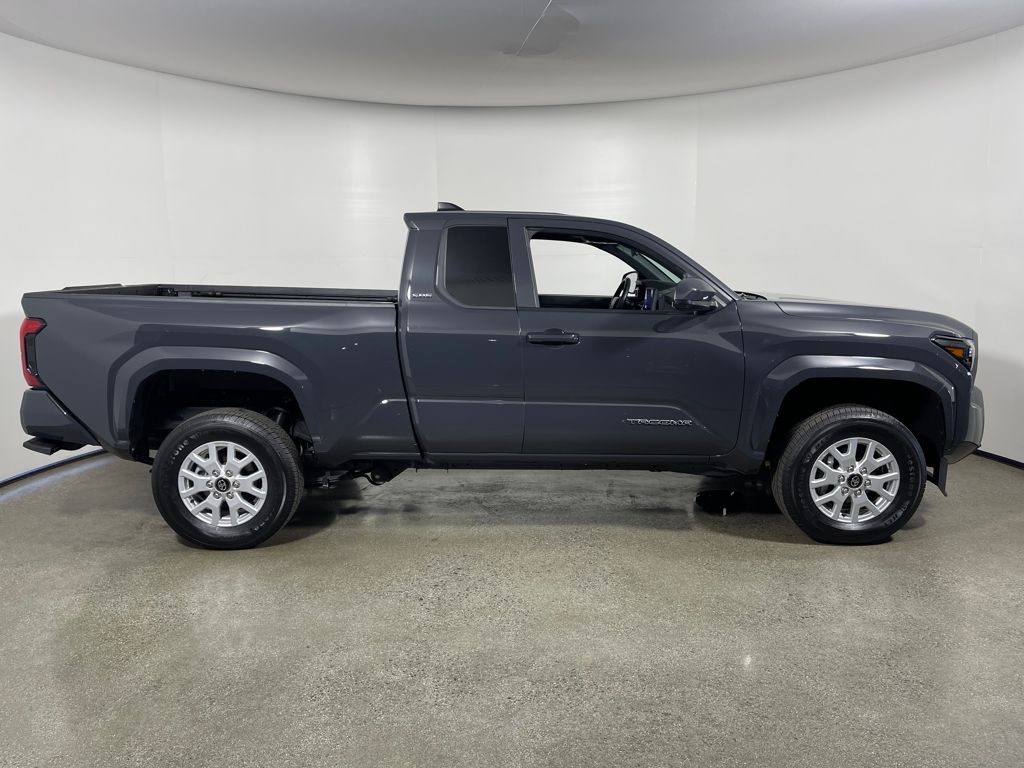 2025 Toyota Tacoma SR5 XtraCab photo 2