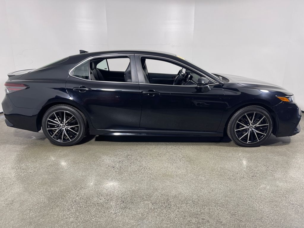2023 Toyota Camry SE photo 2