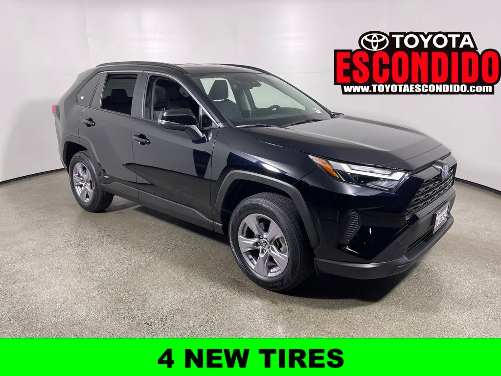 2024 Toyota RAV4 XLE's photo