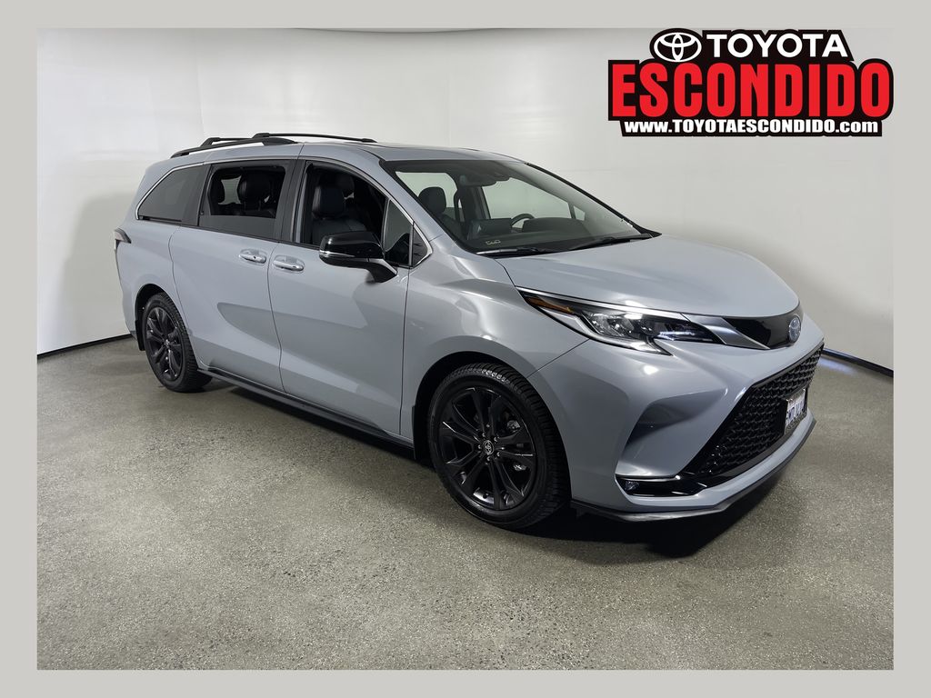 2024 Toyota Sienna XSE 7-Passenger Hybrid FWD's photo
