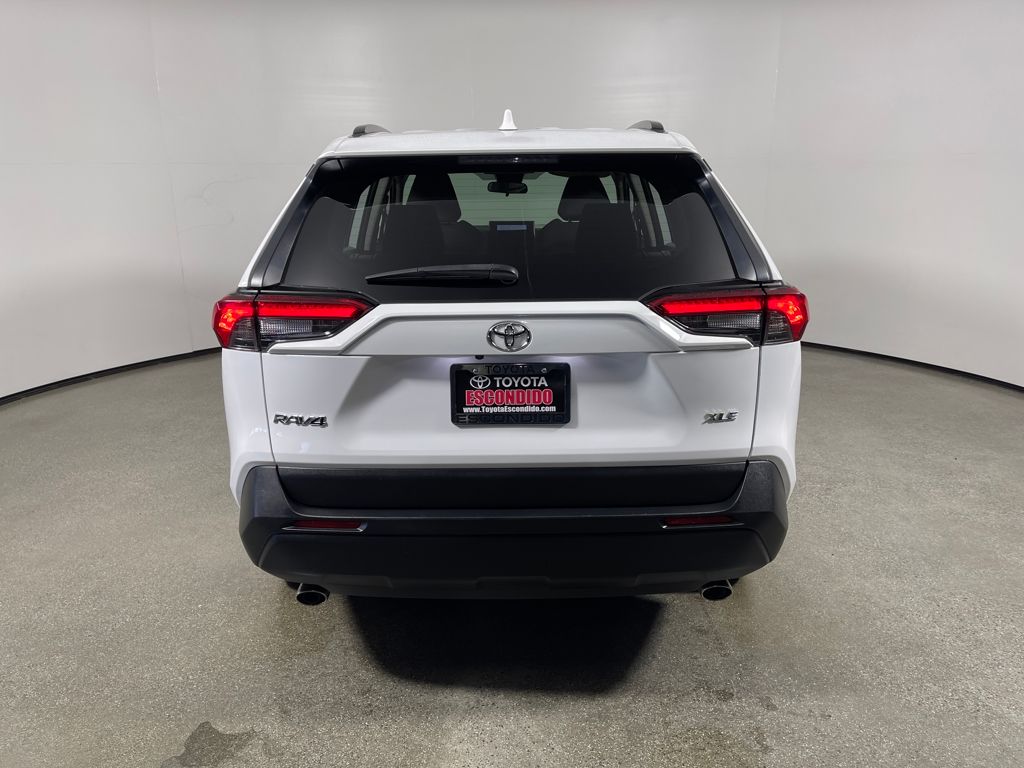 2024 Toyota RAV4 XLE photo 3
