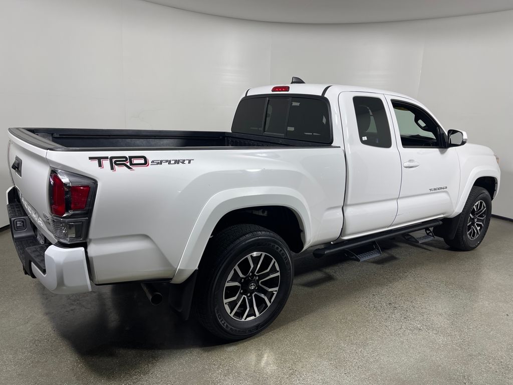 2022 Toyota Tacoma V6 photo 3