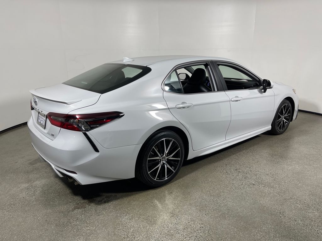 2023 Toyota Camry SE photo 3