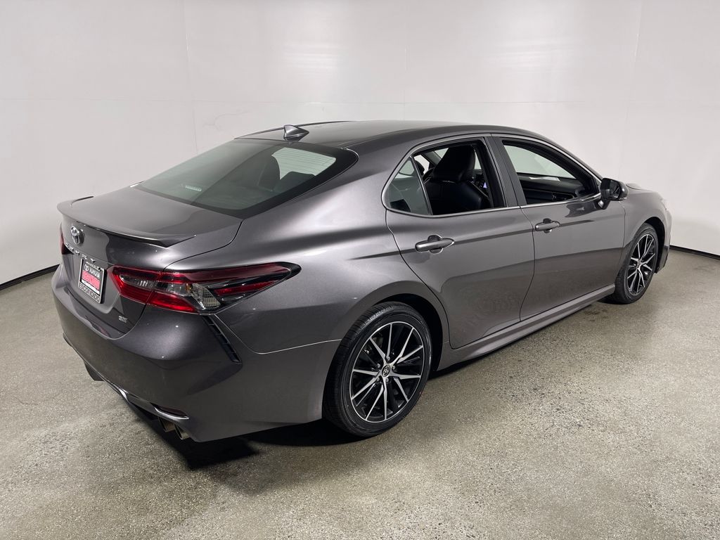2023 Toyota Camry SE photo 3