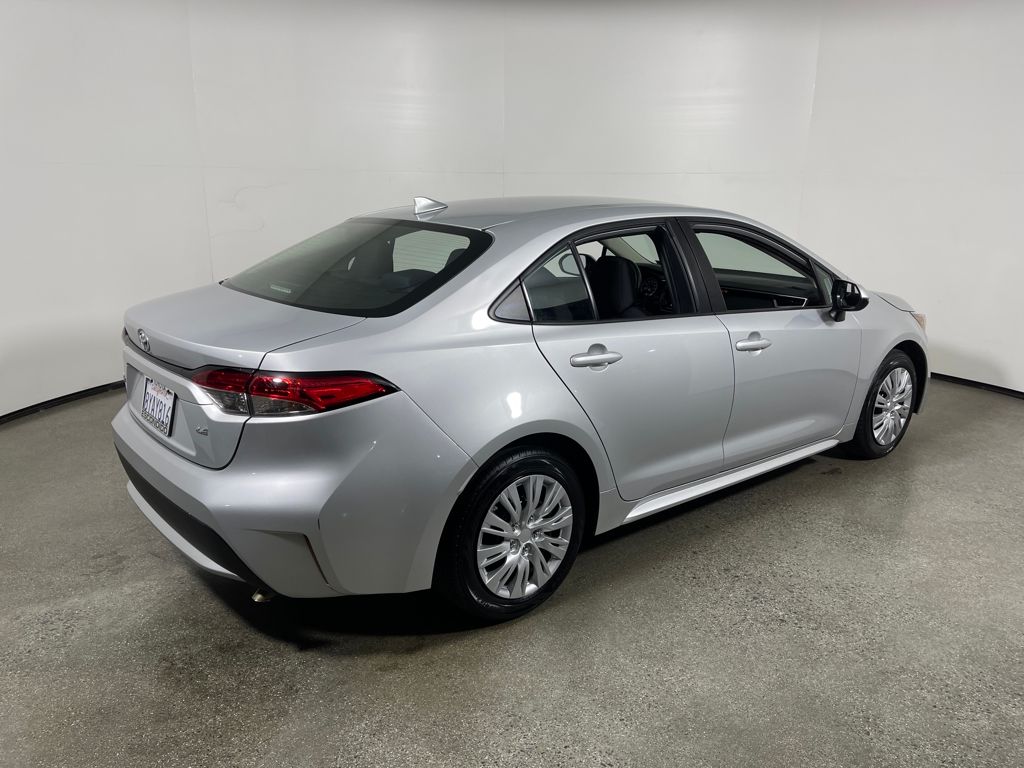 2022 Toyota Corolla LE photo 3
