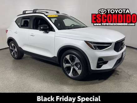 2023 Volvo XC40 B4 FWD Ultimate Dark SUV