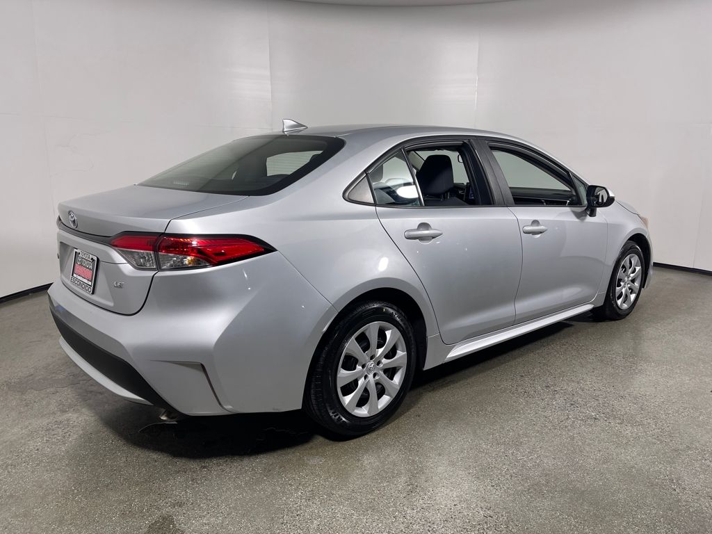 2022 Toyota Corolla LE photo 3