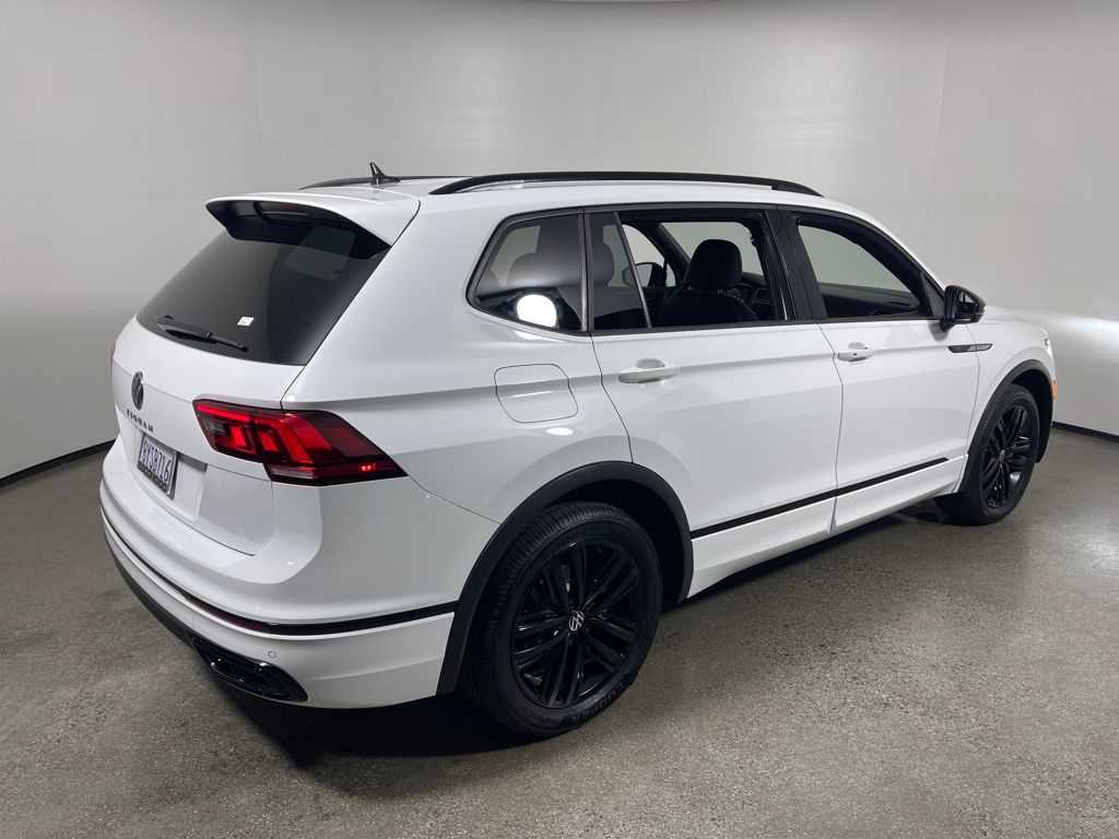 2022 Volkswagen Tiguan SE R-Line Black photo 2