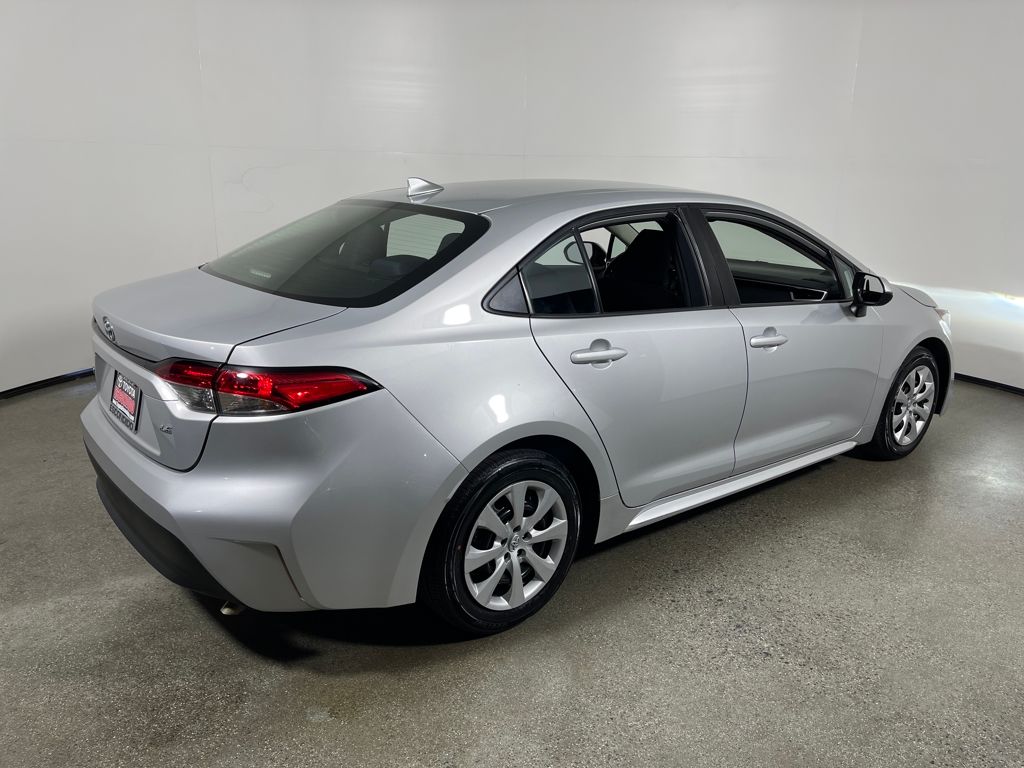 2023 Toyota Corolla LE photo 3