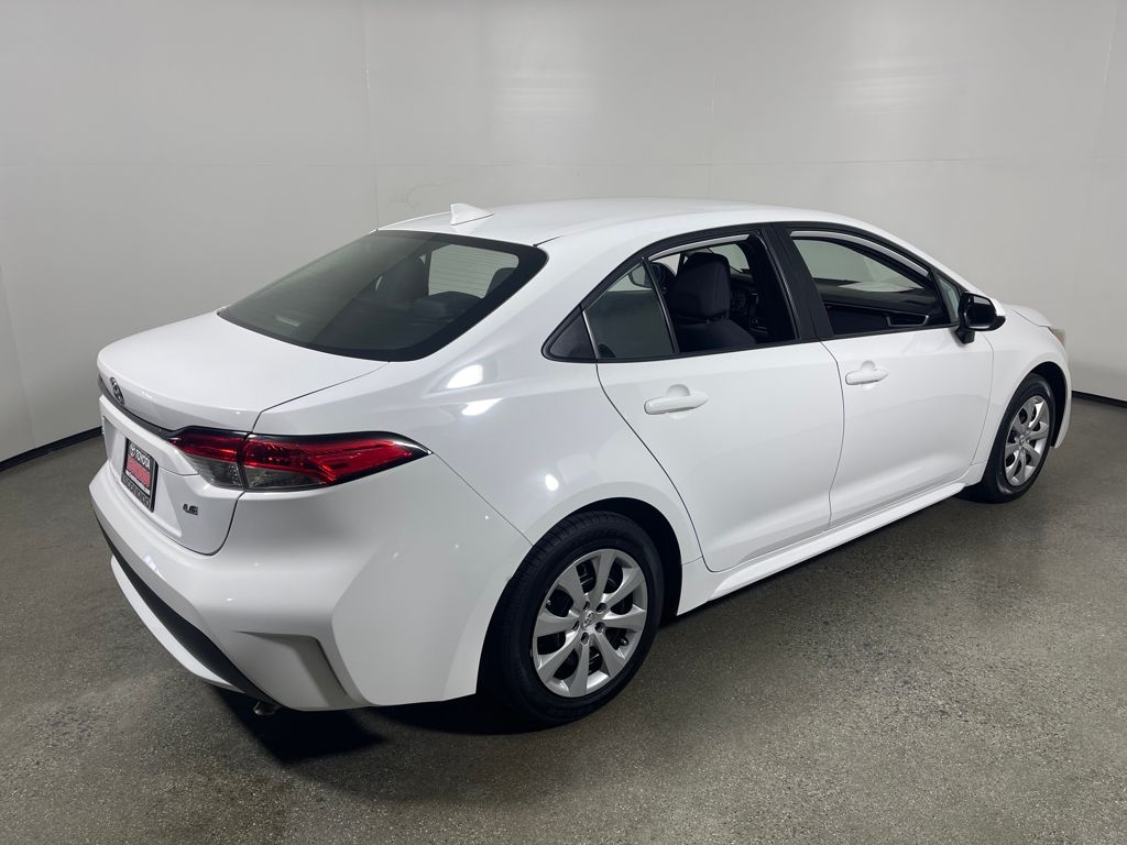2022 Toyota Corolla LE photo 3