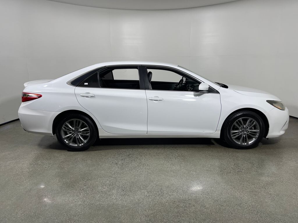 Used 2015 Toyota Camry SE Sedan