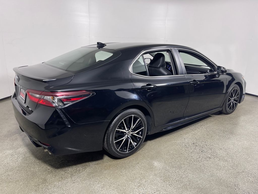 2023 Toyota Camry SE photo 3