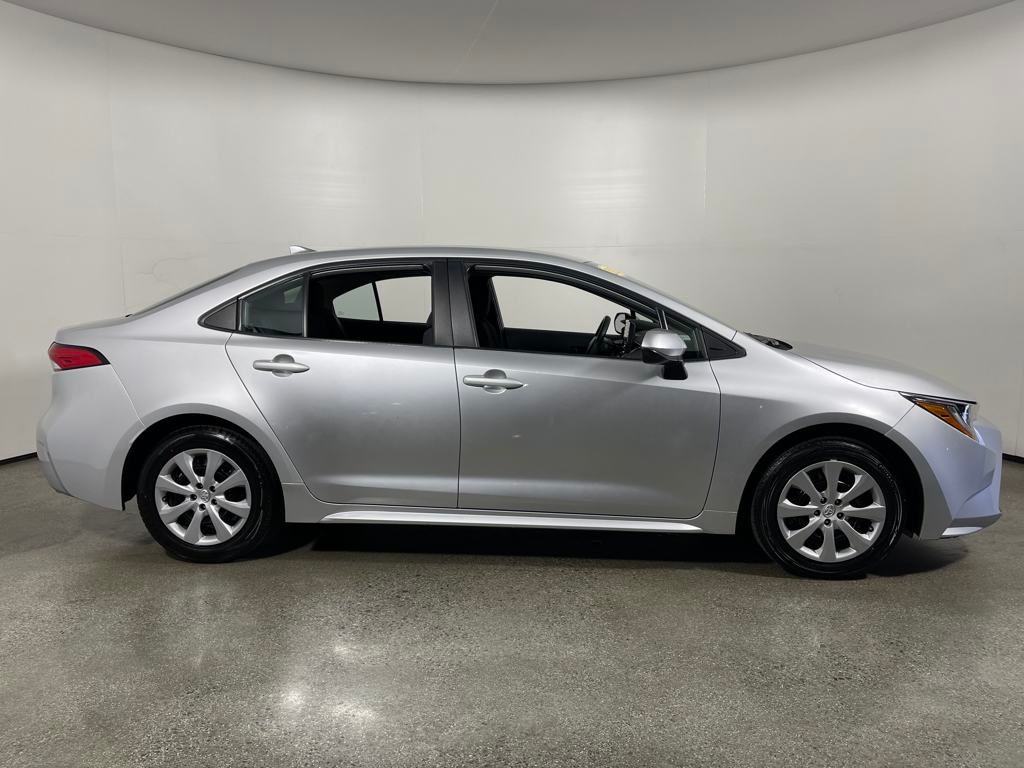 Used 2022 Toyota Corolla LE with VIN 5YFEPMAE4NP339926 for sale in Kansas City