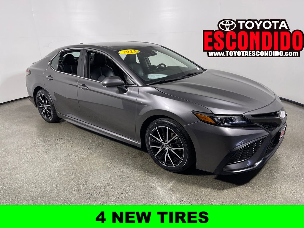 2023 Toyota Camry SE's photo