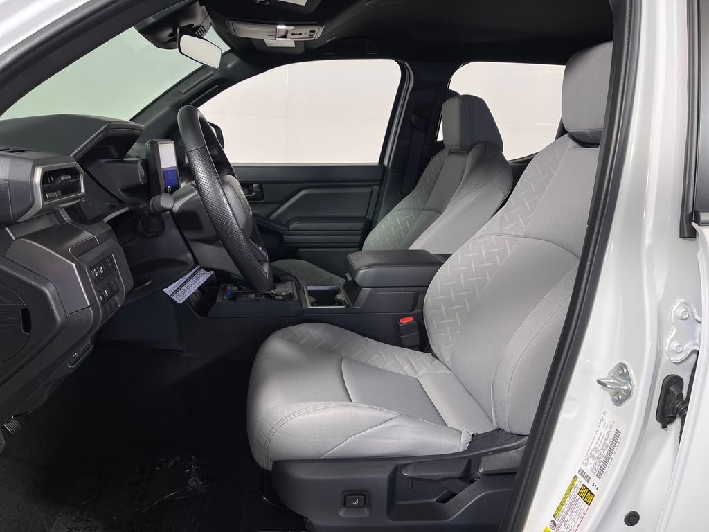2026 Toyota Tacoma SR5 - Photo 12