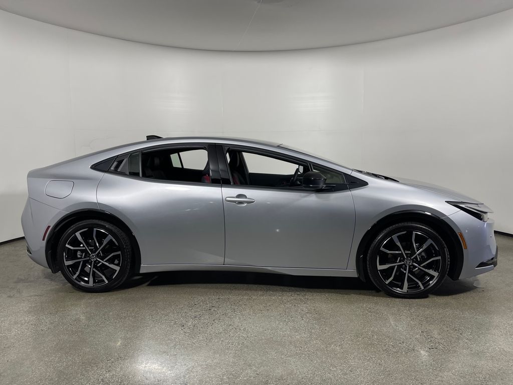 2026 Toyota Prius Plug-in Hybrid XSE photo 2