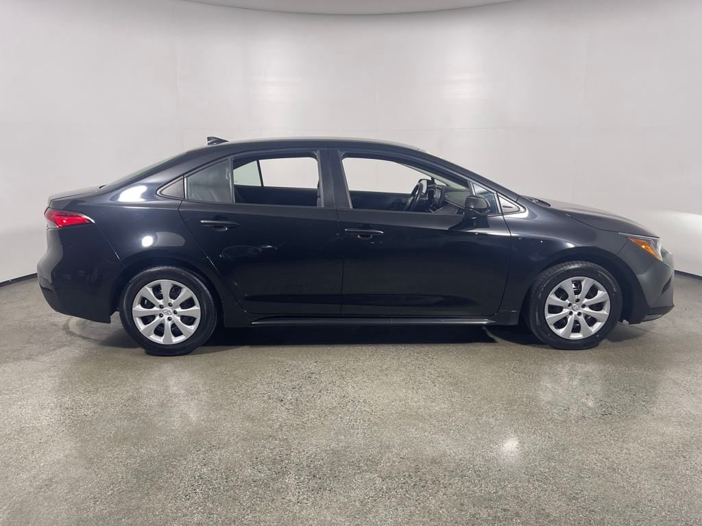 Used 2022 Toyota Corolla LE with VIN 5YFEPMAE8NP327178 for sale in Northfield, Minnesota