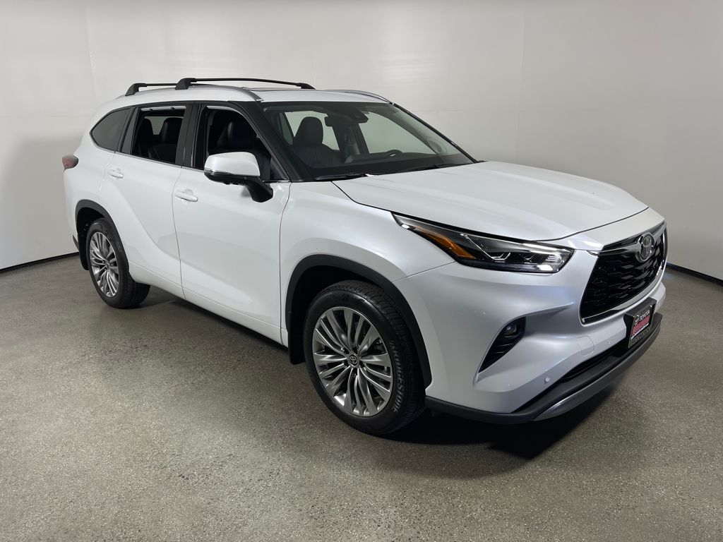 2026 Toyota Highlander Platinum's photo