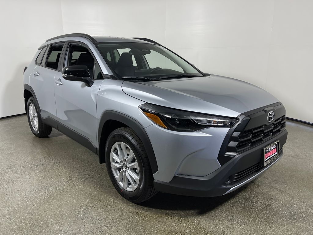 2026 Toyota Corolla Cross LE's photo