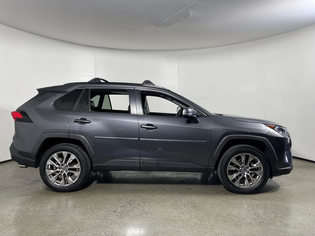 2021 Toyota RAV4 XLE Premium photo 2