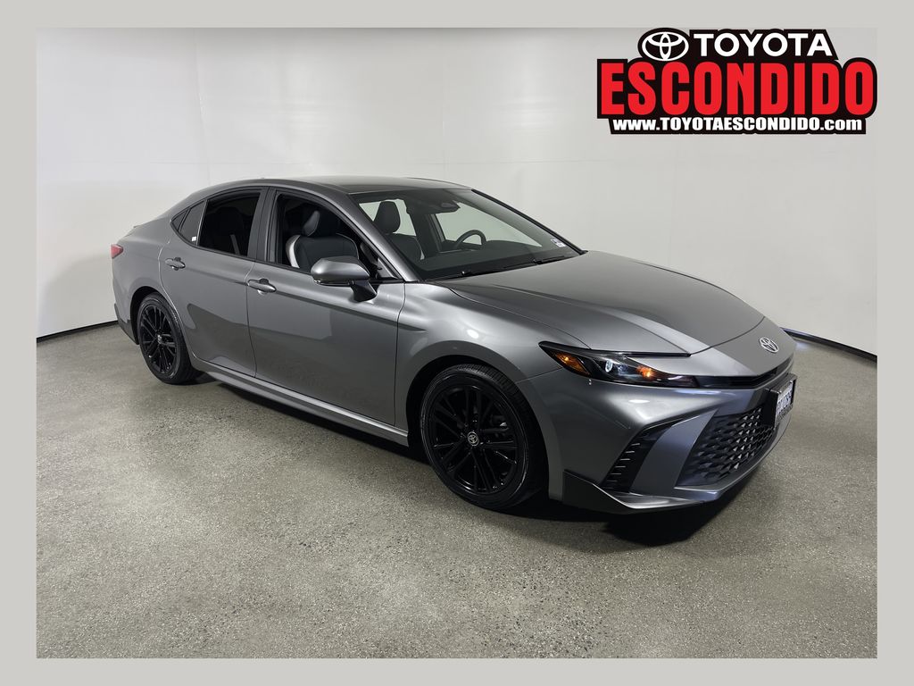 2025 Toyota Camry SE Hybrid's photo