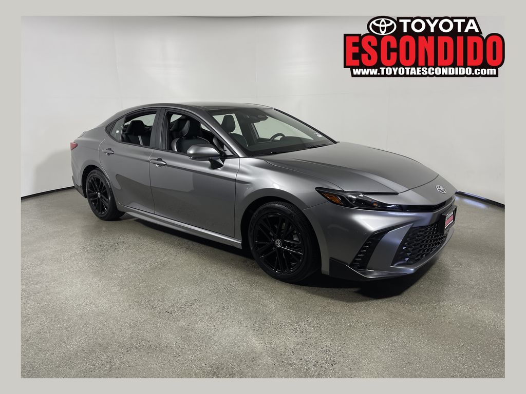 2025 Toyota Camry LE Hybrid's photo