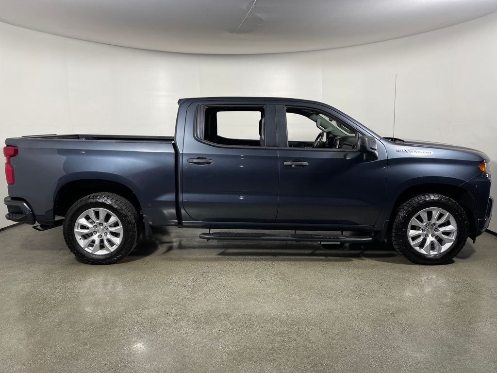 2021 Chevrolet Silverado 1500 Custom photo 2