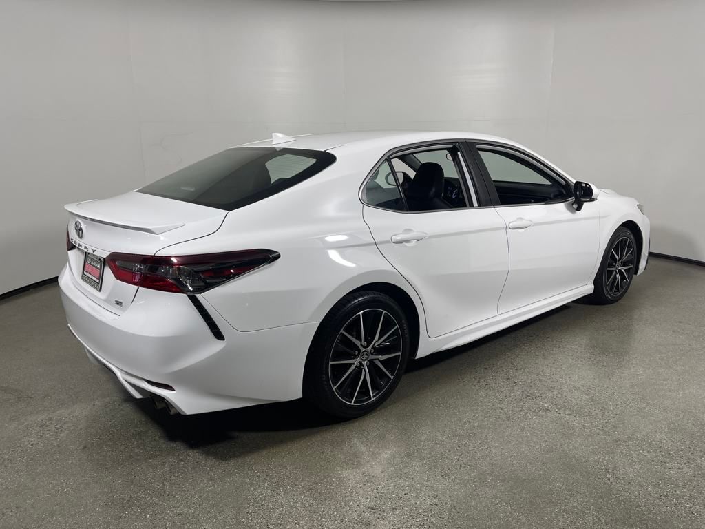 2023 Toyota Camry SE photo 3