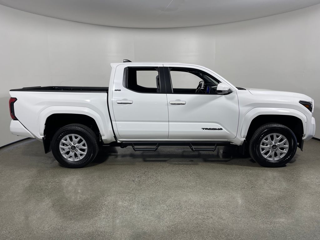 2024 Toyota Tacoma SR5 photo 2