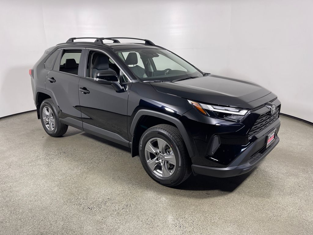 2025 Toyota RAV4 XLE's photo