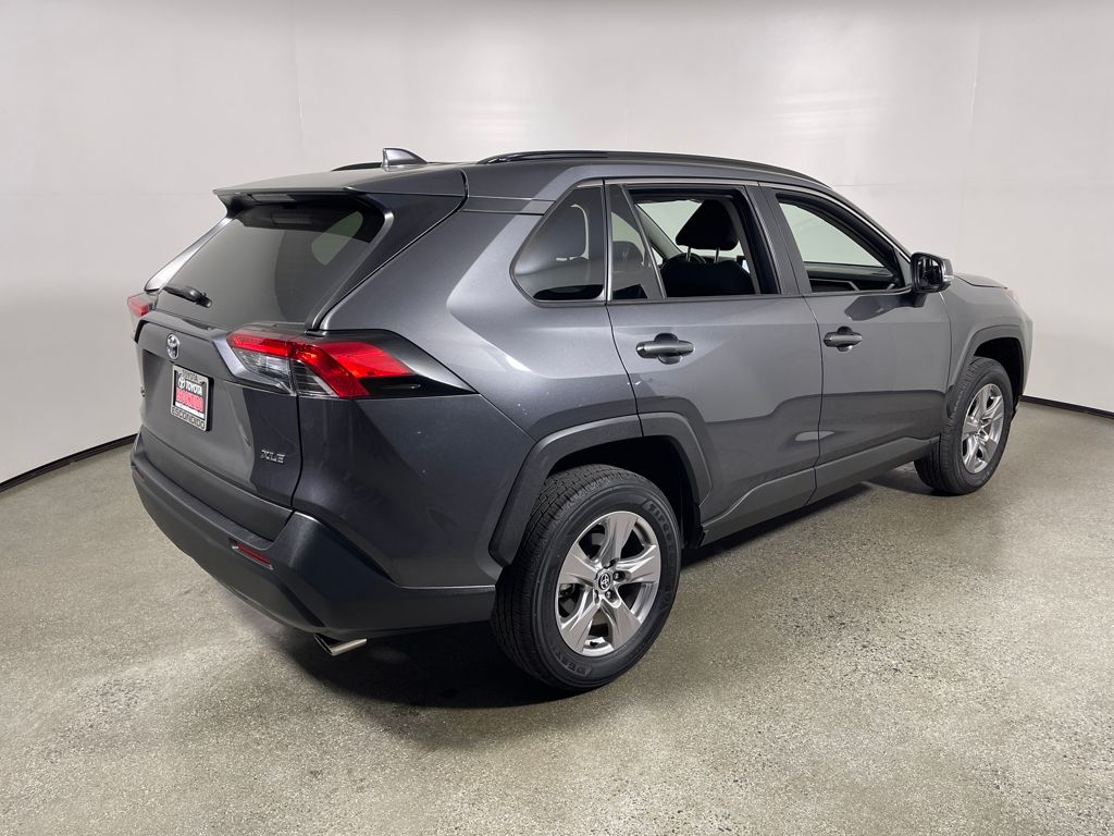 2024 Toyota RAV4 XLE photo 3