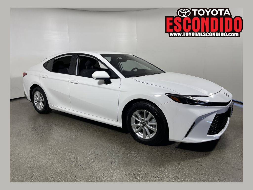 2025 Toyota Camry LE Hybrid's photo