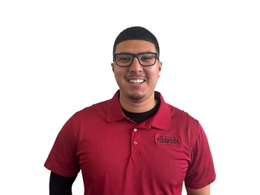 Staff member Alex Hernandez from ID_9b9707f7bd5a