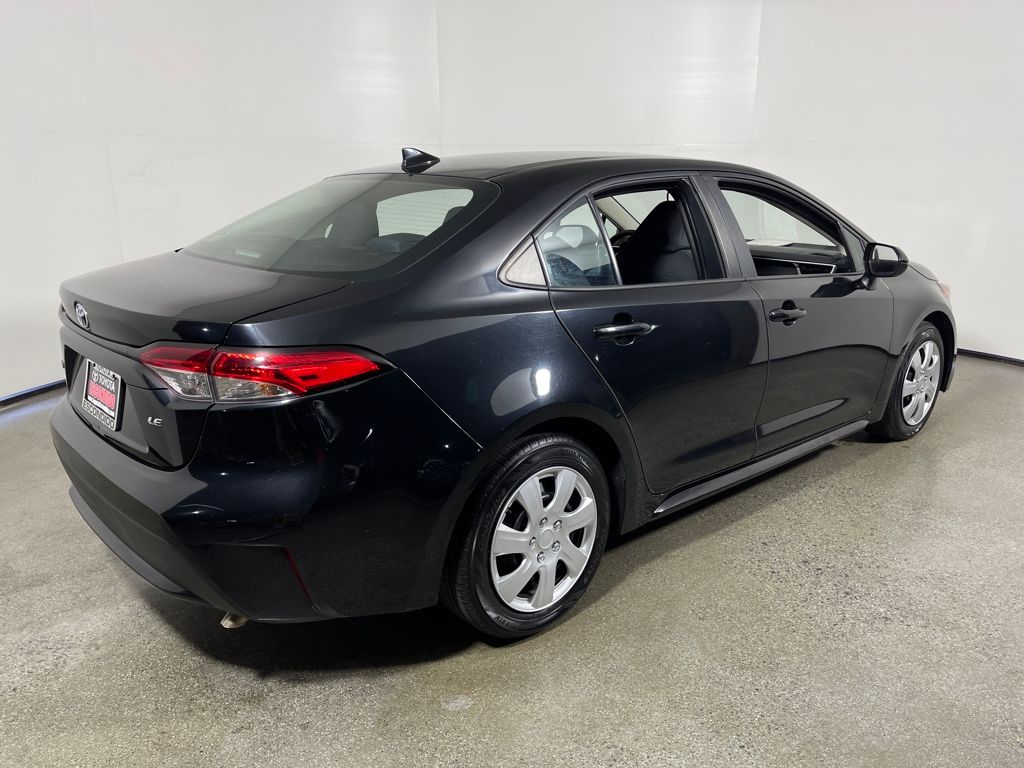 2022 Toyota Corolla LE photo 3