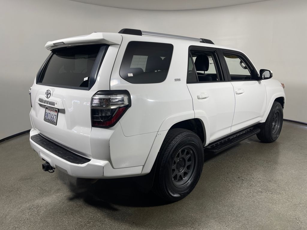 2019 Toyota 4Runner SR5 photo 3