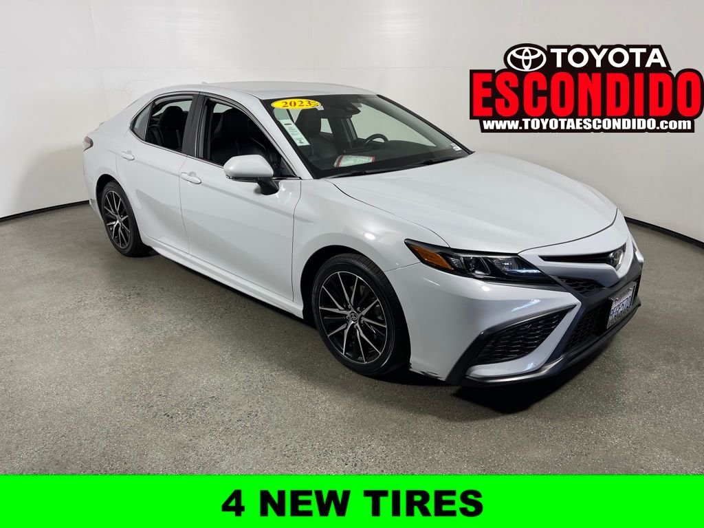 2023 Toyota Camry SE's photo
