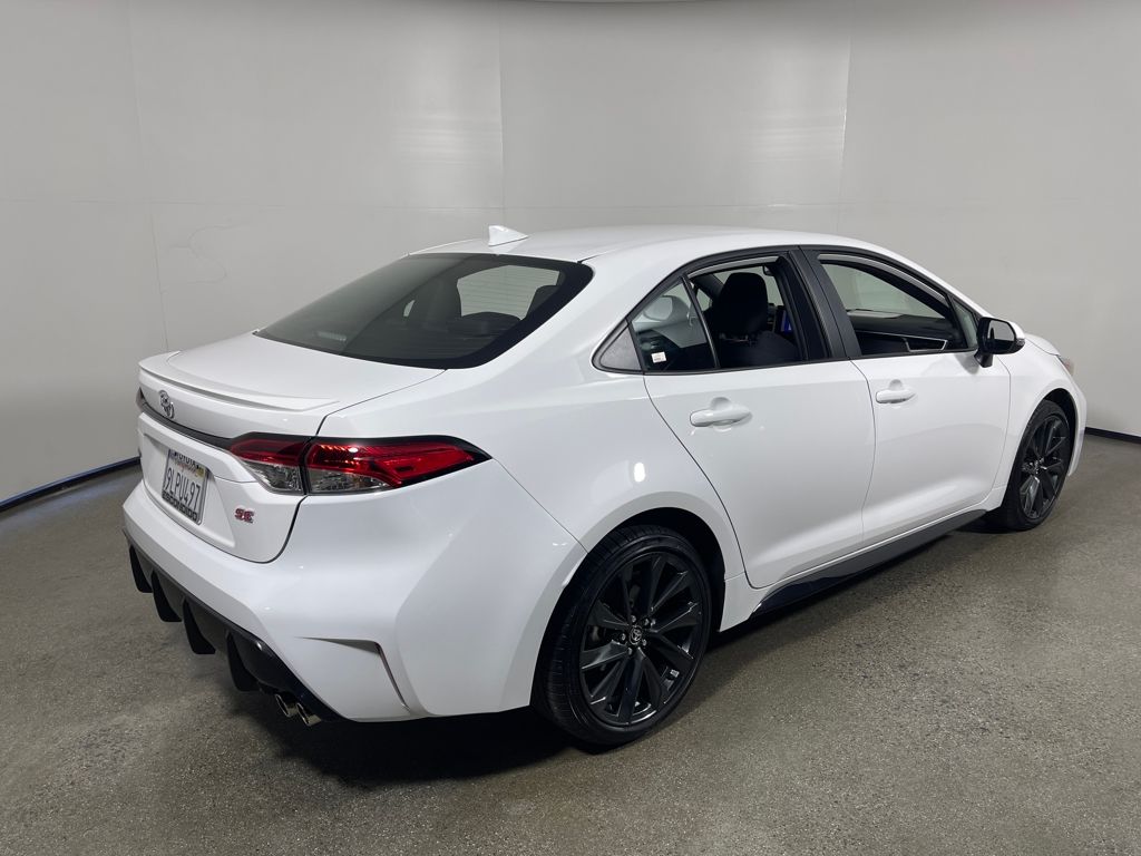 2025 Toyota Corolla SE photo 3