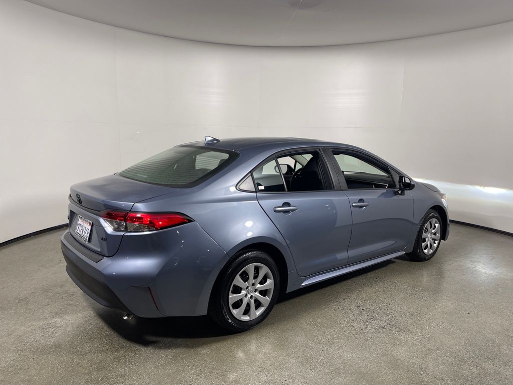 2025 Toyota Corolla LE photo 3